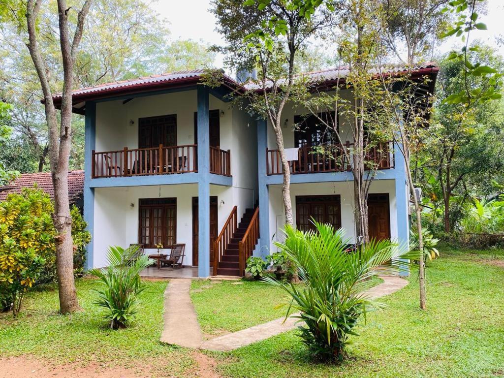 Isanka Lion Lodge Sigiriya Esterno foto