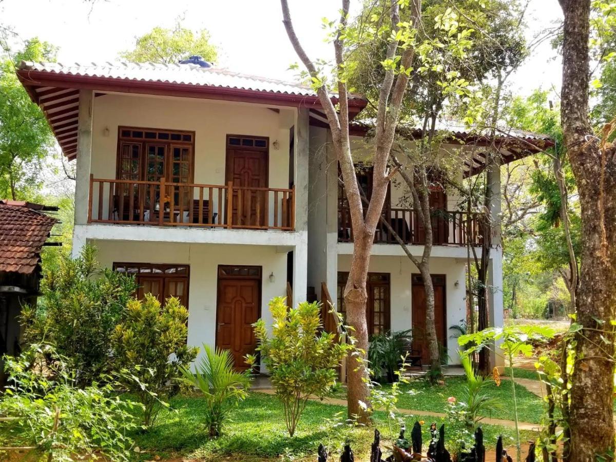 Isanka Lion Lodge Sigiriya Esterno foto