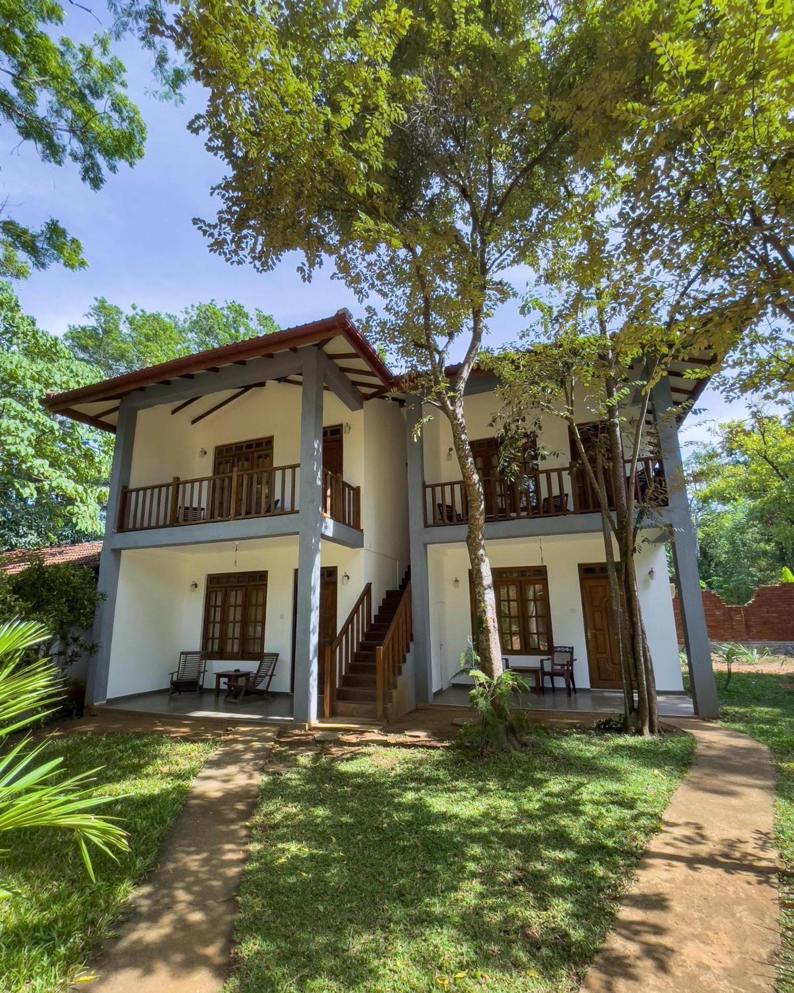 Isanka Lion Lodge Sigiriya Esterno foto