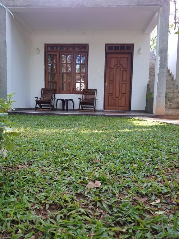 Isanka Lion Lodge Sigiriya Esterno foto